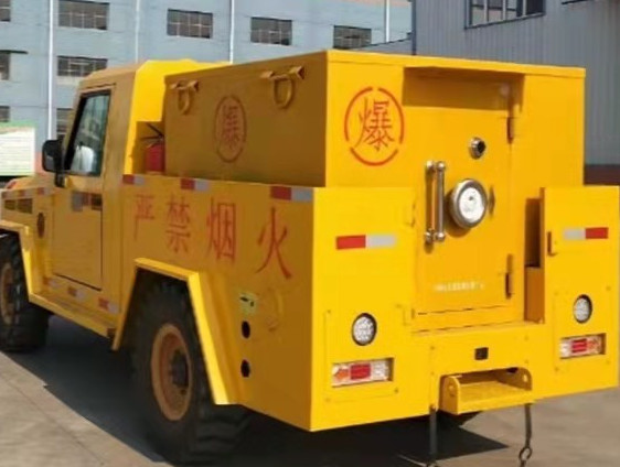 新都凯龙爆破器材运输车：保障爆破任务的安全运行